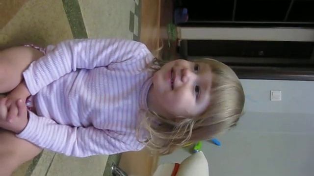 Девочка 2,4 мес.читает стишок! смотреть онлайн