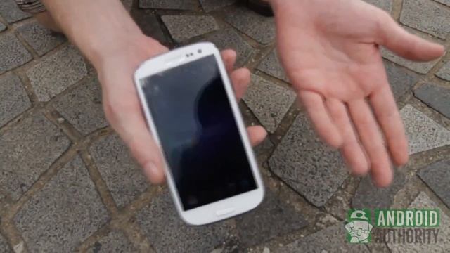 Дроп-тест iphone 5 и Samsung Galaxy S3. смотреть онлайн