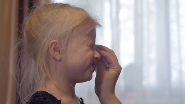 Красота - страшная сила! Или приключения Милашки 8 марта/Mila plays in a beauty salon смотреть онлайн