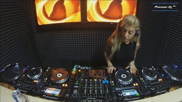 Клуб Микс /ELLENA Studio Live Mix @ Pioneer DJ Moscow смотреть онлайн