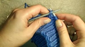 Идеально ровная резинка 1х1 по кругу для шапки | секреты ровной резинки по кругу спицами |