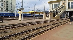 Объявление на белорусском языке: скорый поезд международных линий №27 прибывает на 5 путь