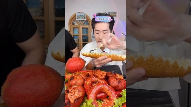 【大食い 】超激辛の生タコ 、中華料理はユニクですね！日本人なら出来ないな。。。！シーフドチャレンジ 、パート กุ้งลายเสือ กุ้งล็อบสเตอร์ ผัดต้มแบบชาวประม смотреть онлайн