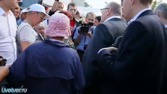 Жириновский в Твери 2012. У нас в ЛДПР все с квартирами! смотреть онлайн