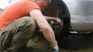 Замена тормозных колодок на Honda Fit.