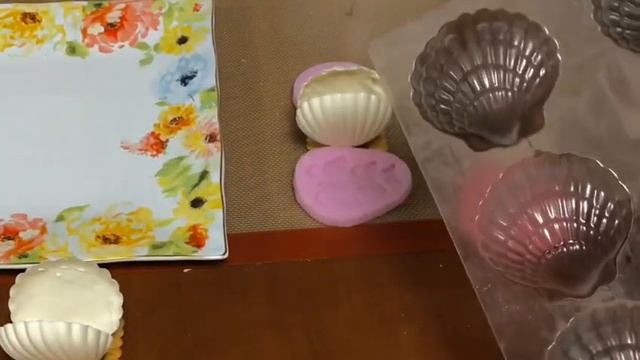 ДЕСЕРТ? ‘ ШОКОЛАДНЫЕ РАКУШКИ С КРЕМОМ’ Сделай своими руками сладкий подарок .CHOCOLATE SHELLS? смотреть онлайн