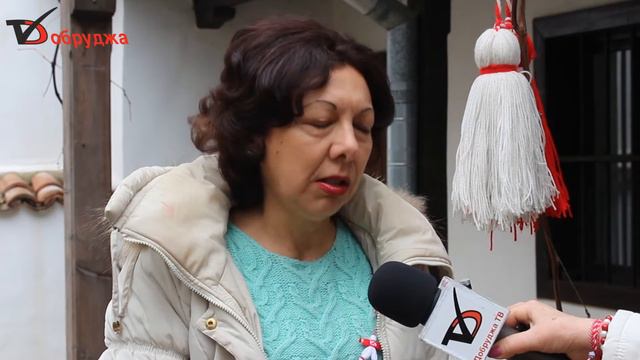 Бели и червени, весели засмени децата в Етнографска къща Добрич смотреть онлайн