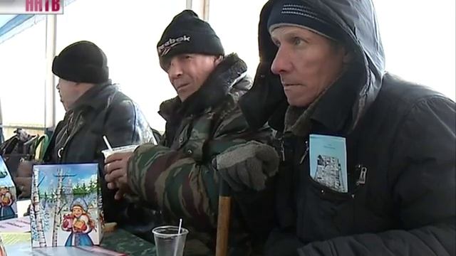 Горячий обед и новогодние подарки раздавали людям без определенного места жительства смотреть онлайн