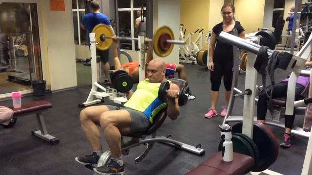 Подьем на бицепс на скамье 30гр.из растянутого пол смотреть онлайн