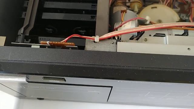 1985 Mitsubishi DA-L80 Cassette Receiver. How it works. смотреть онлайн