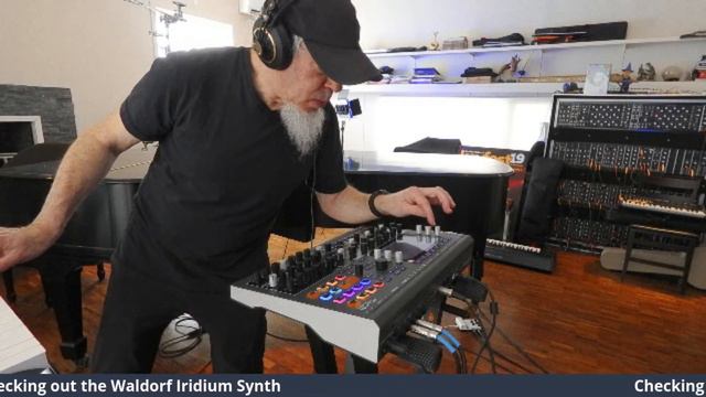 Checking out the Waldorf Iridium Synth смотреть онлайн