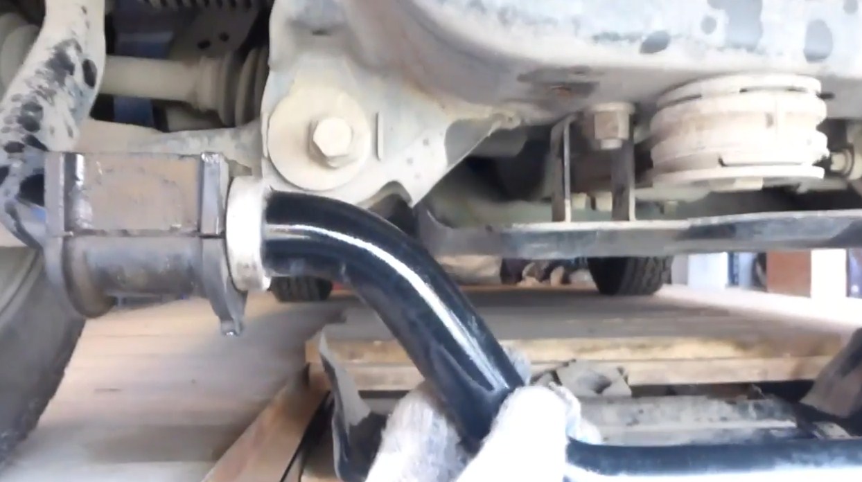 Замена втулок переднего стабилизатора на ПРАДО 120 смотреть онлайн