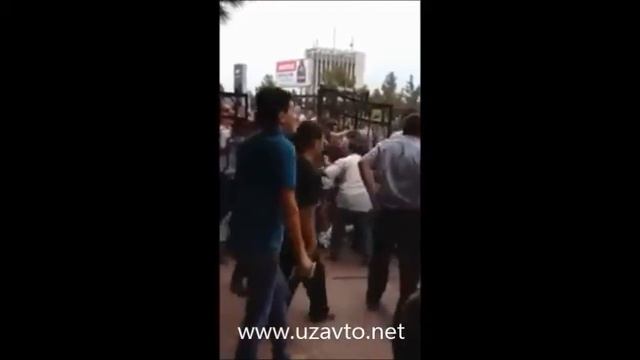 Давка в автосалоне Рохат Ташкент смотреть онлайн