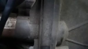 Где находится № двигателя на ниссан х-трейл.