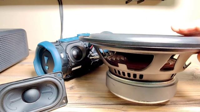 JBL CHARGE 5 POWERING 8" CAR SUBWOOFER !? смотреть онлайн