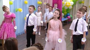 Песня "Провожает садик нас"