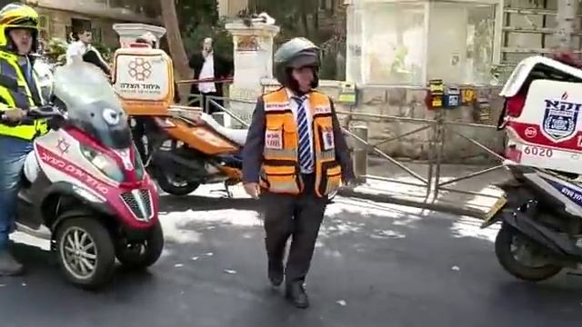 Неизвестный с ножом напал на мужчину в Иерусалиме смотреть онлайн