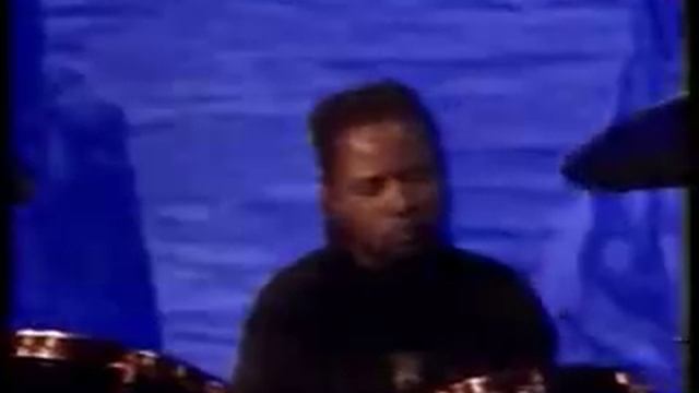 Lucky Dube Band : Slaves_Usizi смотреть онлайн