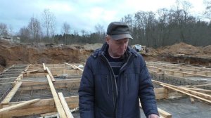 Как построить недорогой и сухой цокольный этаж.