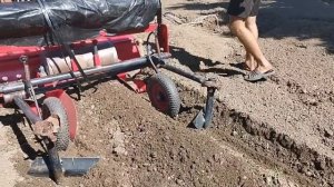 Фрезеровка и накатка бугров под клубнику минитрактором!