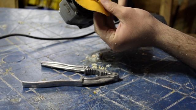 РАЗРЕЖЕТ ЛИ ЛИСТОК БУМАГИ КОКА КОЛУ смотреть онлайн