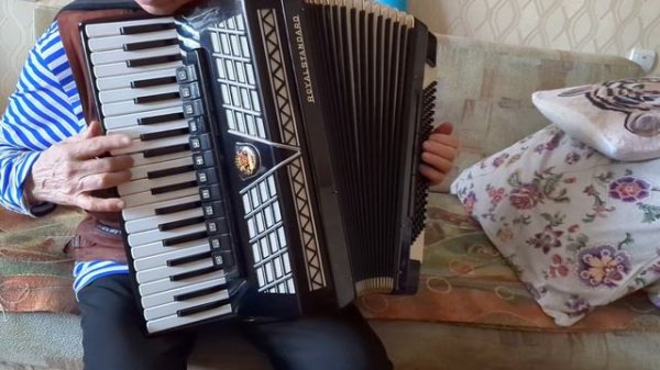 аккордеон royal standard