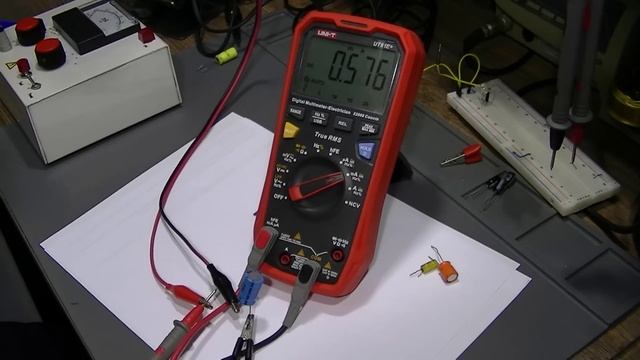Como medir Fuga em Capacitores! смотреть онлайн