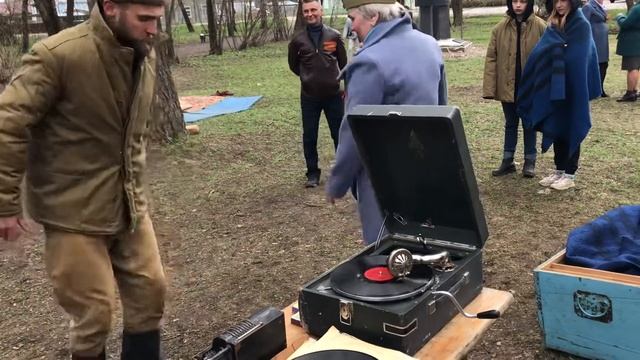 День Победы в Устюжне. Пляска под патефон. 2022 год. смотреть онлайн