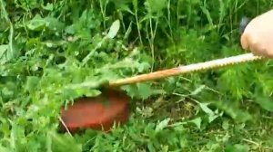 Как косить густую траву бензокосой с металлическим ножом