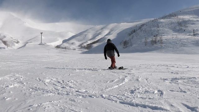 Урок 2.1 - Как передвигаться на сноуборде с одной пристегнутой ногой? смотреть онлайн