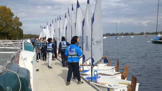 МЫ ЛОВИМ РЫБУ // ФРАНЦУЗЫ ЗАБОТЯТСЯ О ЗДОРОВЬЕ НАЦИИ //ДЕТИ НА ПАРУСНИКАХ // УРОКИ ФИЗКУЛЬТУРЫ смотреть онлайн