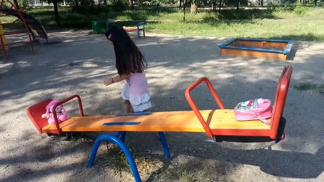 Поли как мама/прогулка на детской площадке/Poli like mom смотреть онлайн