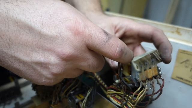 1975 Gottlieb Pinball Gold Strike Relay Cleaning смотреть онлайн
