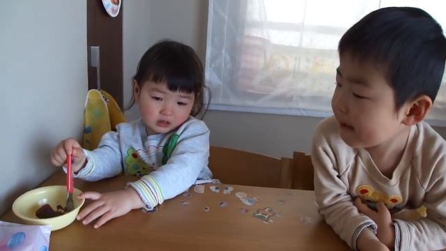 もも、せんのすけにケーキをとられ泣く смотреть онлайн