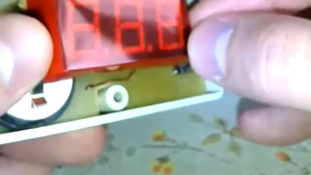 Термометр на PIC16F676 смотреть онлайн