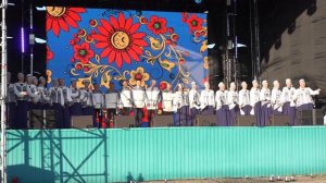 "Ах гармонь играй, играй весело и звонко..."