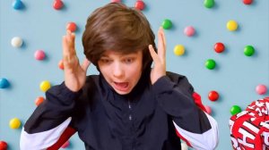 Андрей и Ваня играют в школу и едят вредную еду Pretend Play School & Eat not Healthy food