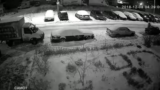 Неизвестные воруют аккумуляторы из автомобилей в Подольске // РИАМО в Подольске смотреть онлайн