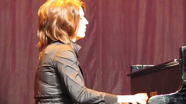 Полина Осетинская играет партиту Баха смотреть онлайн