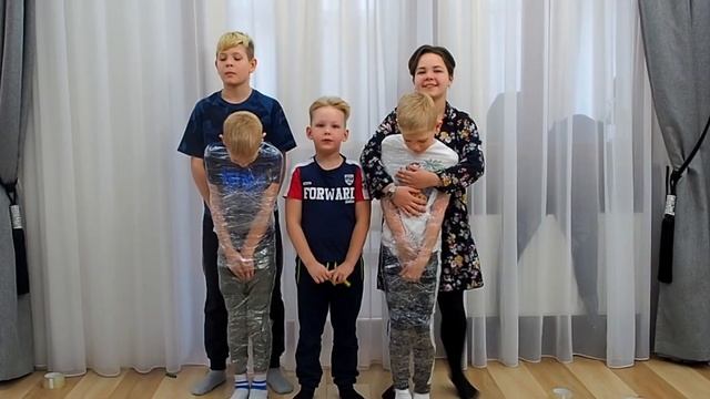 ЧЕЛЛЕНДЖ замотай скотчем бумагой и веревкой БЛИЗНЕЦОВ смотреть онлайн