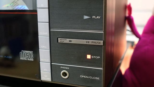 My 1983 Vertical CD Player, the Vintage Hitachi DA-1000 смотреть онлайн