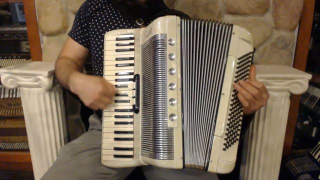 5468 - Ivory Scandalli Piano Accordion LMM 41 120 $999 смотреть онлайн