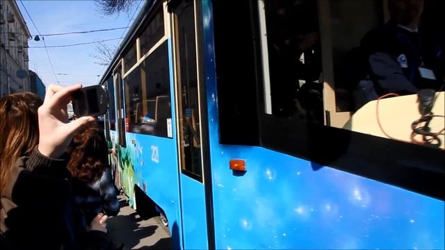 Расписанный трамвай к 115-летию московского трамвая смотреть онлайн