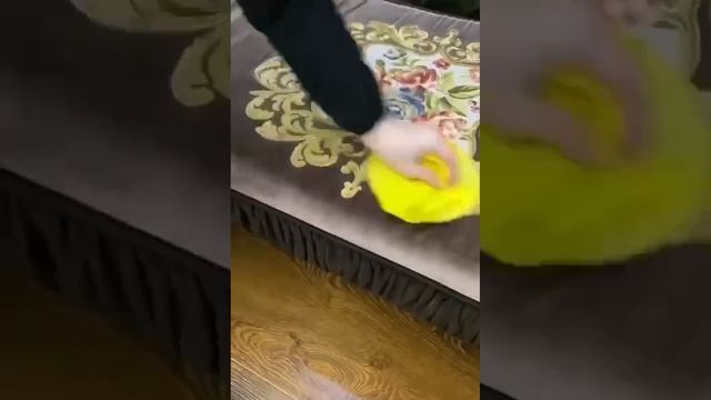 Как почистить мягкую мебель.