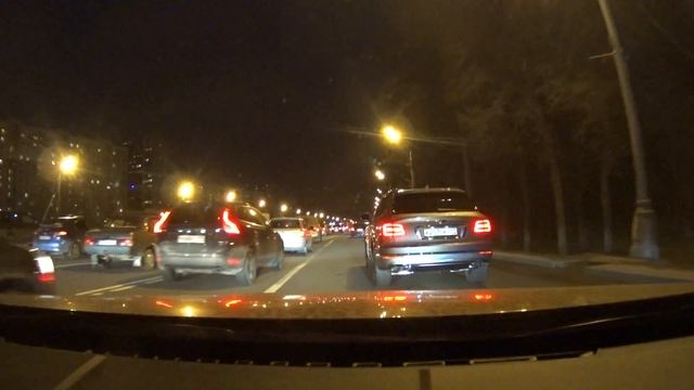 Первый в России Бентли Бентайга на дороге в Москве смотреть онлайн