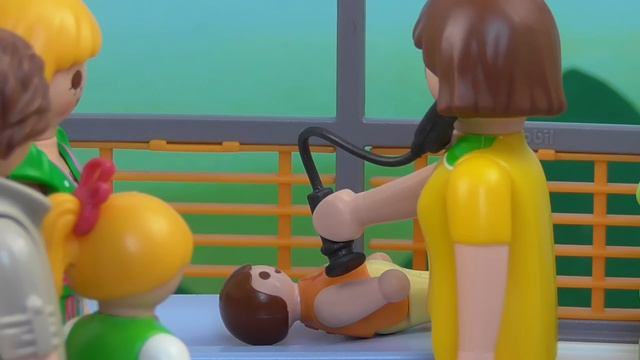 Playmobil Film deutsch Giftige Beeren - Anna im Krankenhaus - Familie Hauser Kinderfilme смотреть онлайн