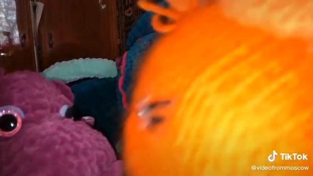 #игорьшоу 0340  Пончик беспокоится о Динозавре, но оказалось что тот просто хочет полежать.