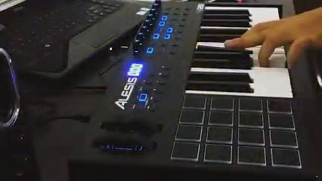 Alesis vi25 - Accordion electronic music - live looping смотреть онлайн