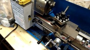 Маленький токарный станок по металлу с Aliexpress в деле