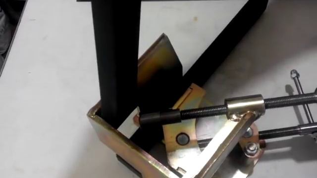 Тиски угловые, струбцина угловая (Welding Clamp) трёх осевая. Clamp angle. смотреть онлайн